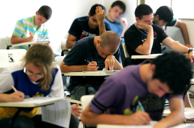 Quanto tempo leva para passar em um concurso policial (visão realista)